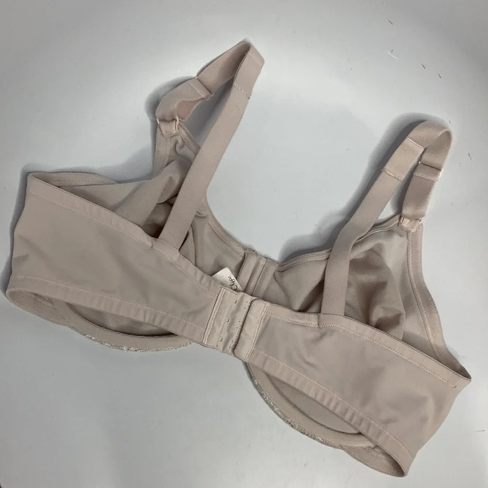 Olga underwire bra neutral lace‎ accents size 42DD